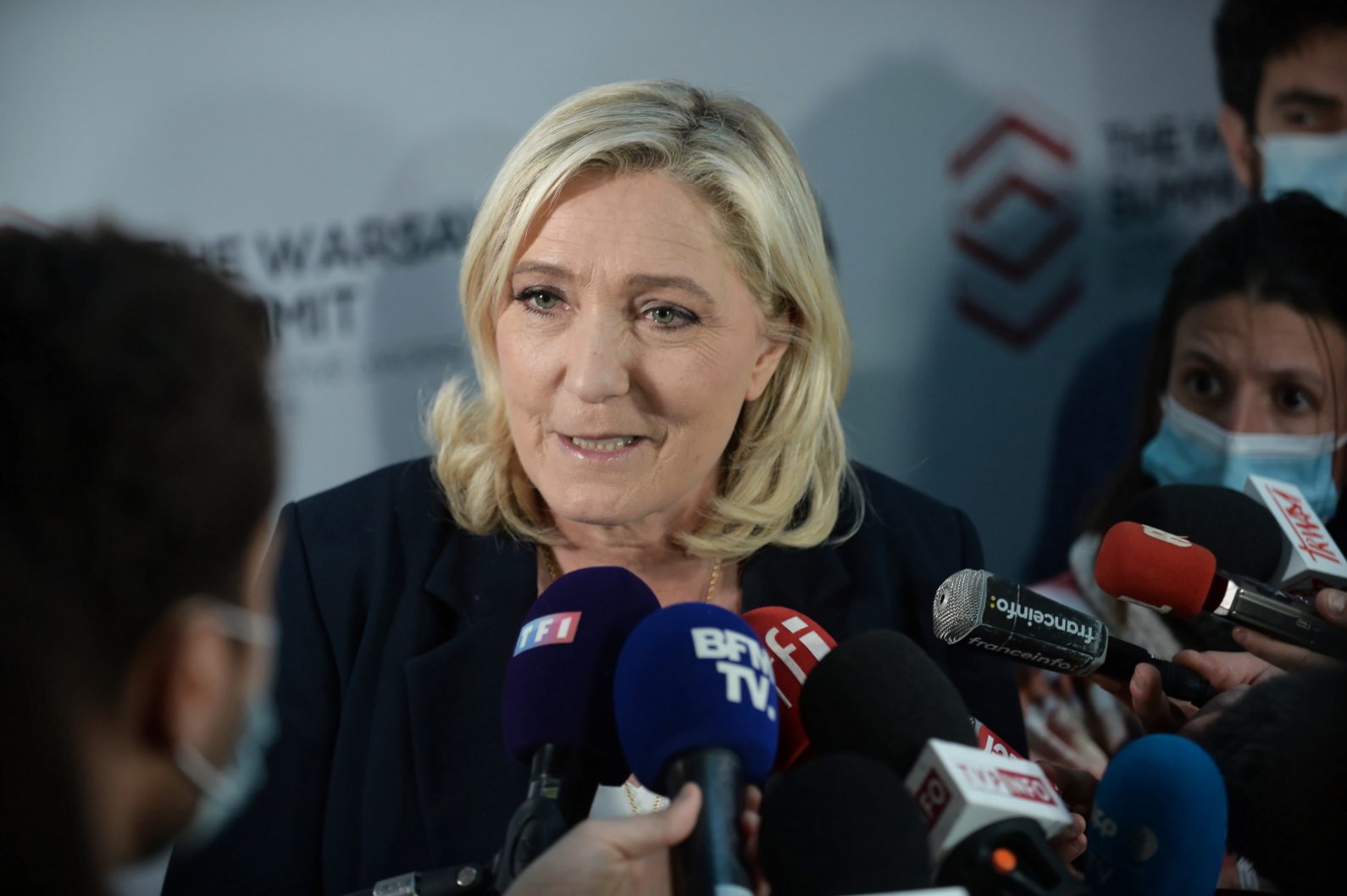 "Francja skręca w prawo". Francuskie media o kampanii wyborczej | Radio Zachód